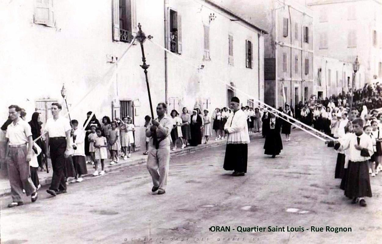 Oran - Saint-Louis  - Rue Rognon - Procession.jpg